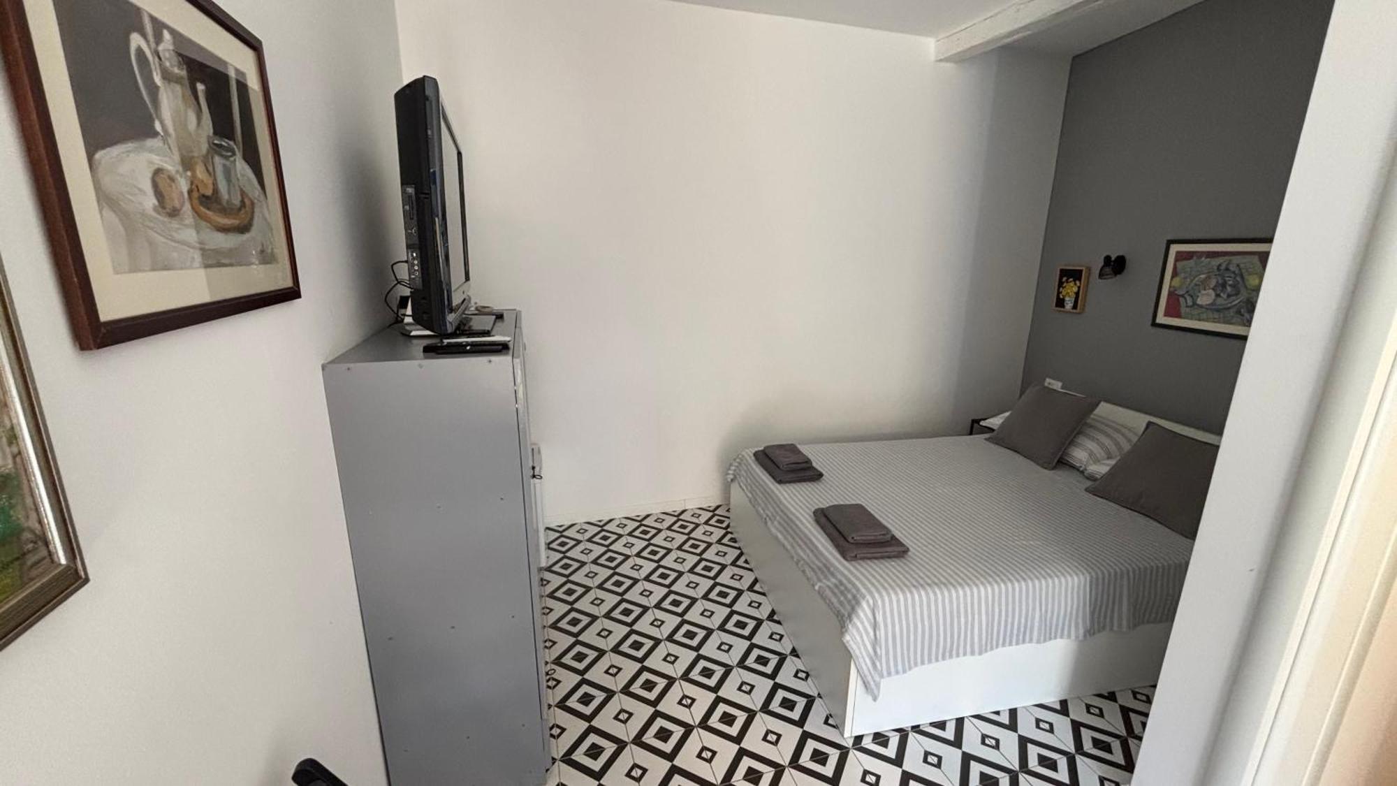 Apartment Ana Vis Buitenkant foto