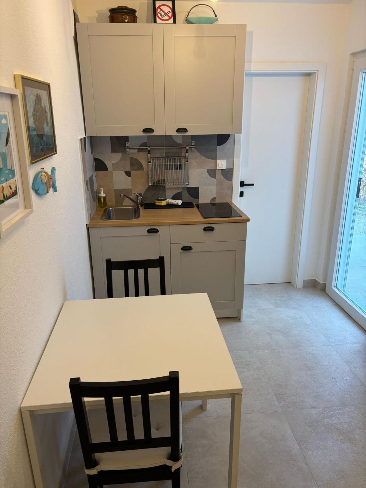 Apartment Ana Vis Buitenkant foto