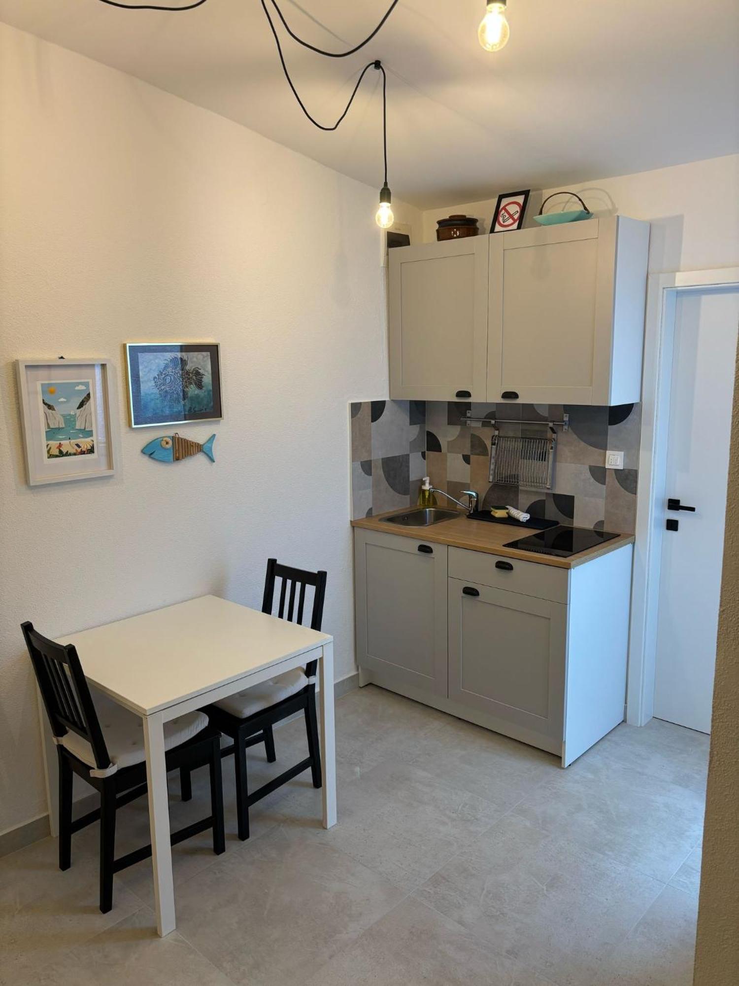 Apartment Ana Vis Buitenkant foto